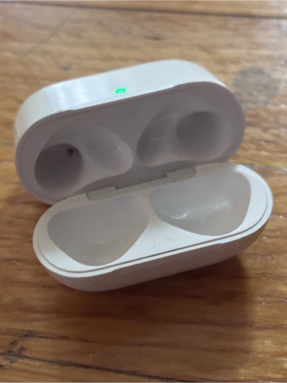 Apple AirPods Charging Case